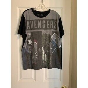Disney Marvel Avengers mens Tshirt Size L